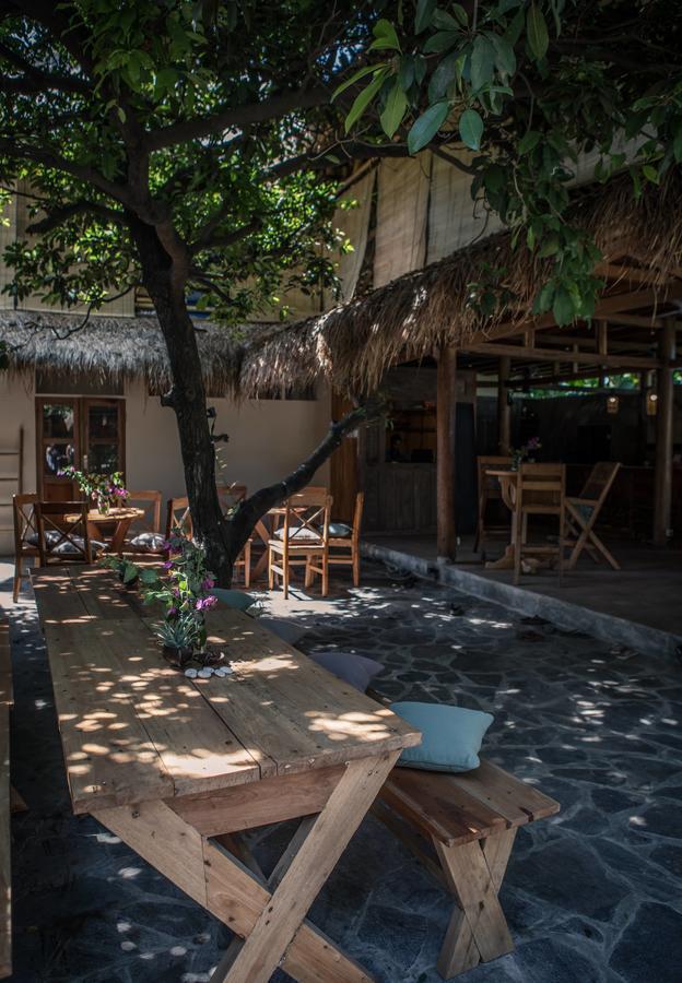 Flowers & Fire Yoga Garden Gili Islands Exterior photo