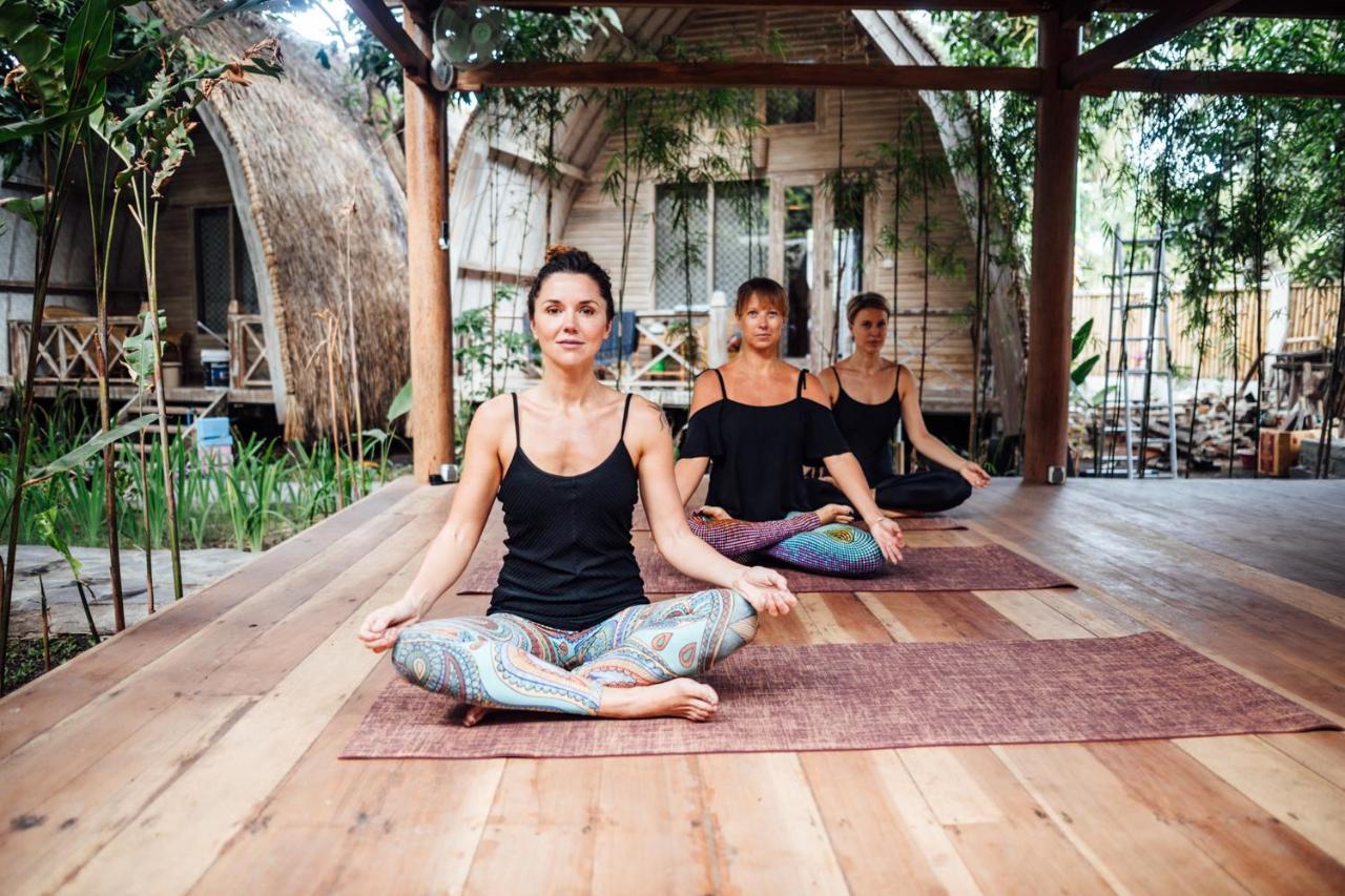 Flowers & Fire Yoga Garden Gili Islands Exterior photo